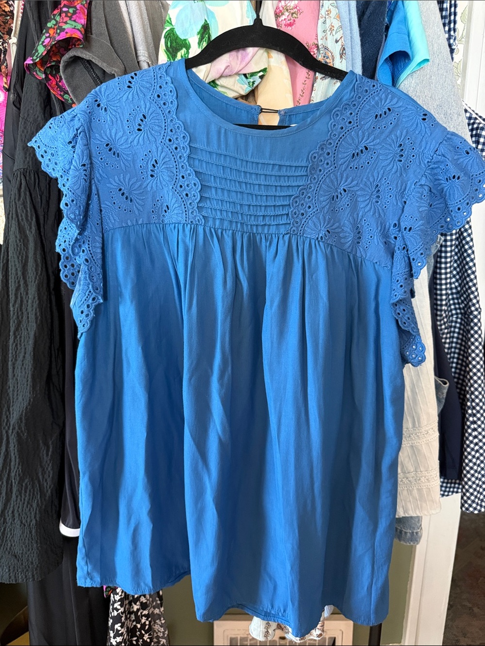 entro Blue Eyelet Pintuck Flutter Sleeve Blouse - Size L